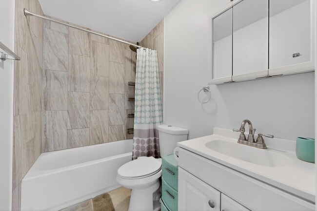 Building Photo - 1237 Pitt St NE