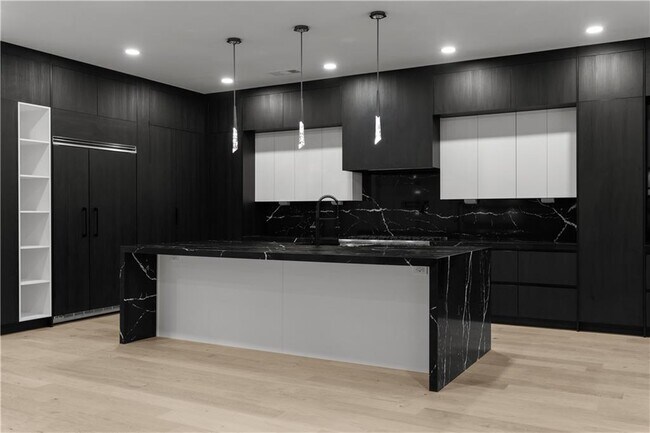 Building Photo - 409 Thunder Rd