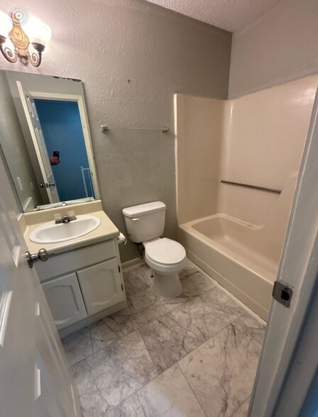 Building Photo - 304 Loire Ave