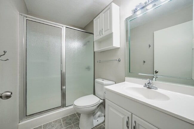 Building Photo - 6158 Valley Clf