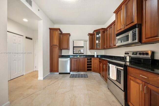 Building Photo - 1610 Presidential Way