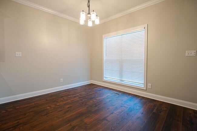 Building Photo - Pet Friendly Four Bedroom with Bonus!