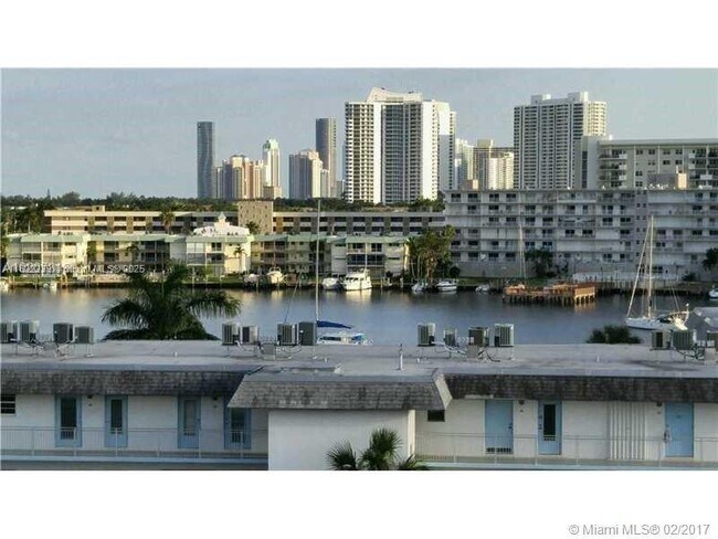 Building Photo - 2200 E Hallandale Beach Blvd