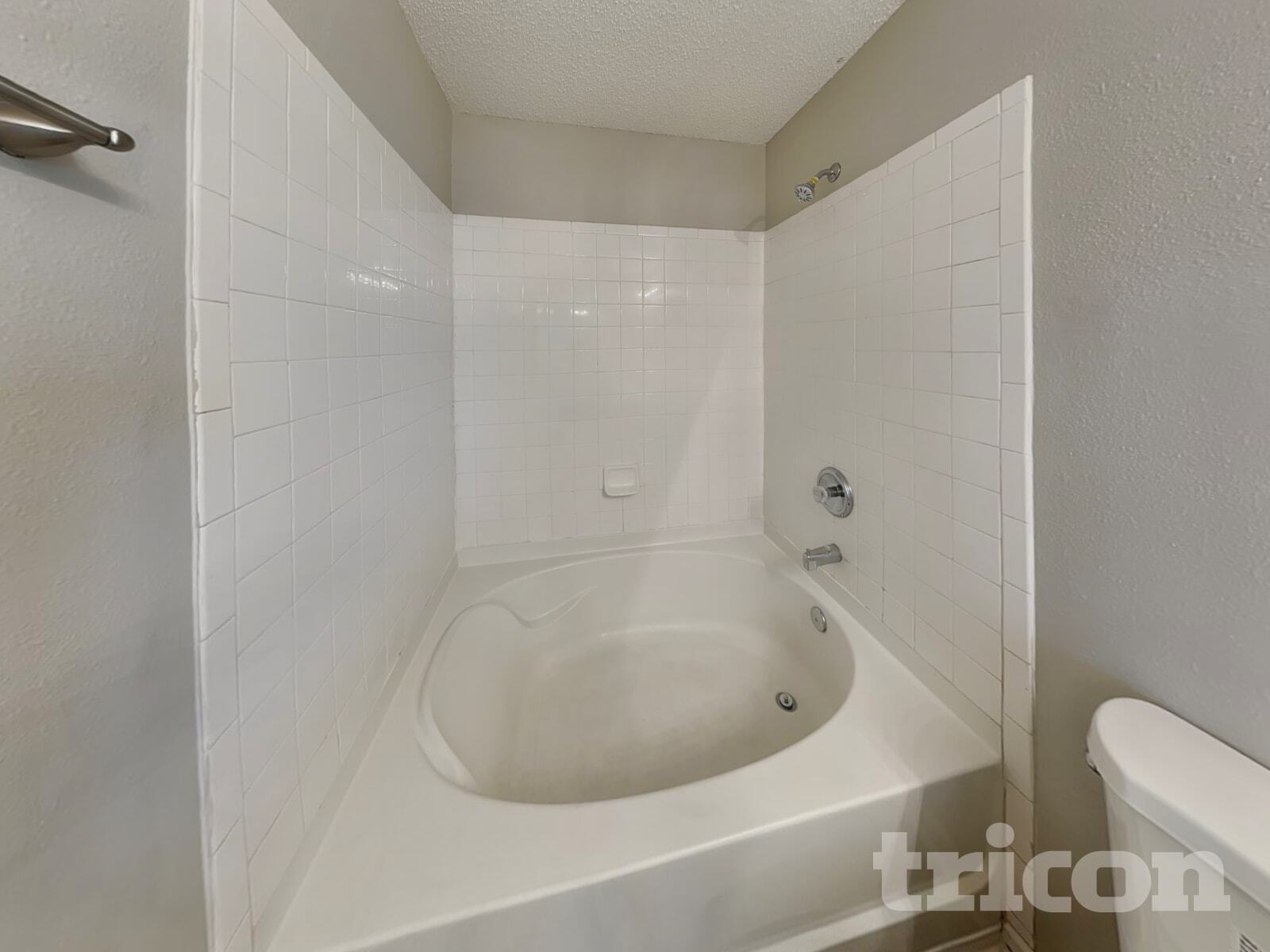 Building Photo - 915 Littleton Dr