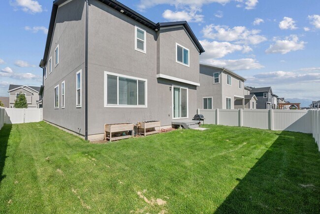 Building Photo - 1442 N 1130 E