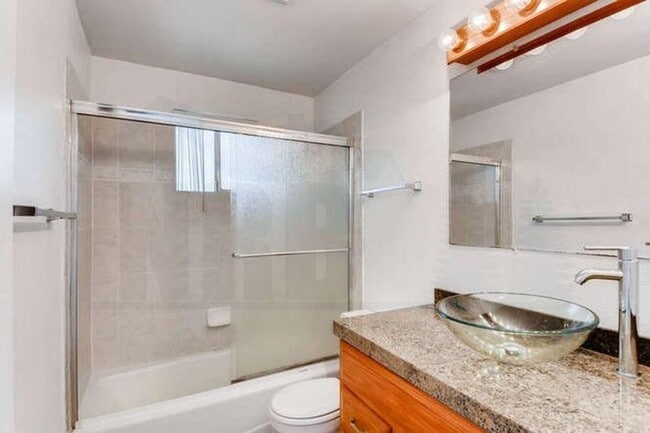 Building Photo - Gorgeous 3 Bedroom Home near Ruston Way!