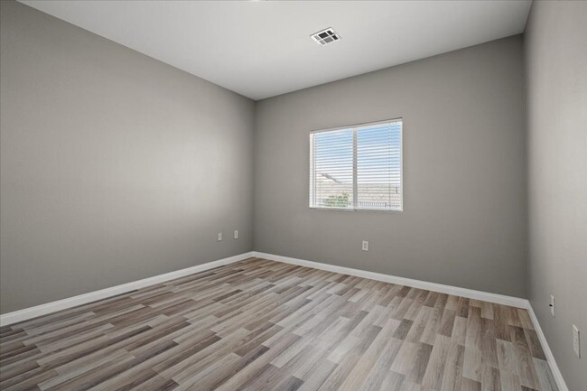 Building Photo - FABULOUS 2 STORY TOWNHOME!