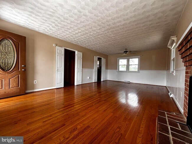 Building Photo - 119 Cardinal Ln