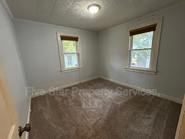 Building Photo - 207 E Spruce St