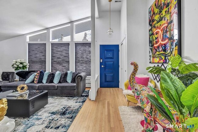 Building Photo - 110 Grenelle St