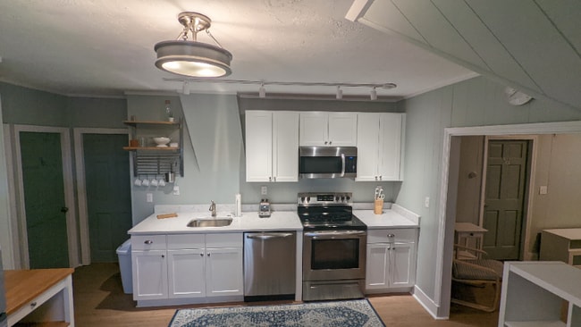 Building Photo - 206 Bayview Ave