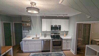 Building Photo - 206 Bayview Ave