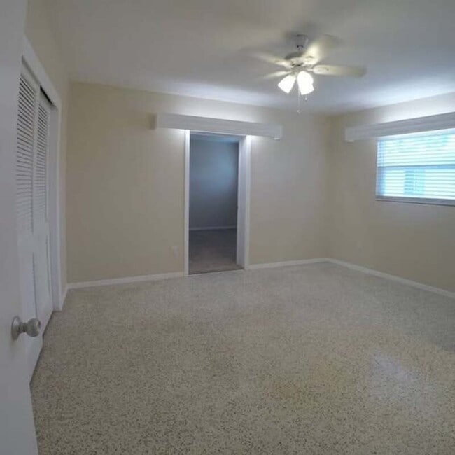 Building Photo - 2447 Baywood Dr W