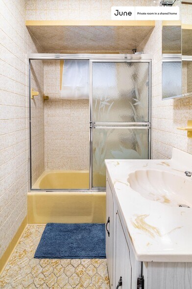 Building Photo - Room in Shared 5 bed/1 bath home in Somerville