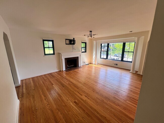 Building Photo - 5602 Hawthorne St