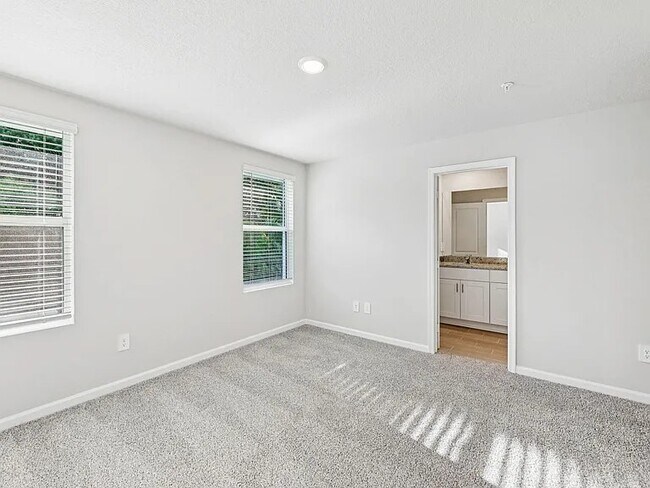 Building Photo - 458 Salisbury Cir