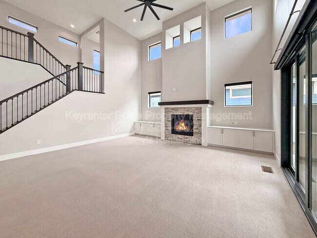 Building Photo - 8343 W Sparks Lake Dr