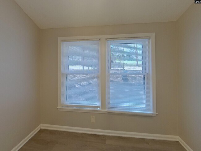 Building Photo - 208 Southampton Dr