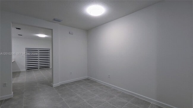 Building Photo - 2628 SE 28th Dr