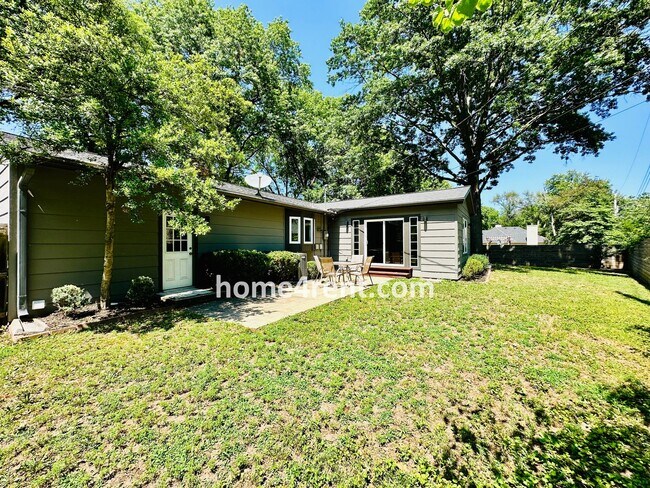 Building Photo - Updated Ranch Style Home in Prairie Villag...