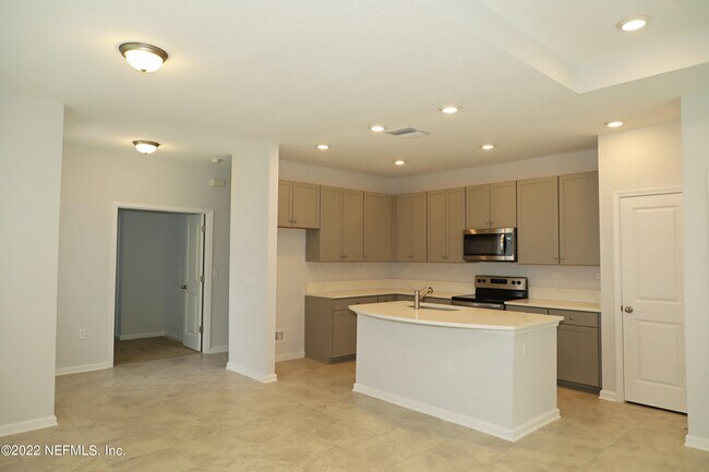 Building Photo - 220 Modesto Dr