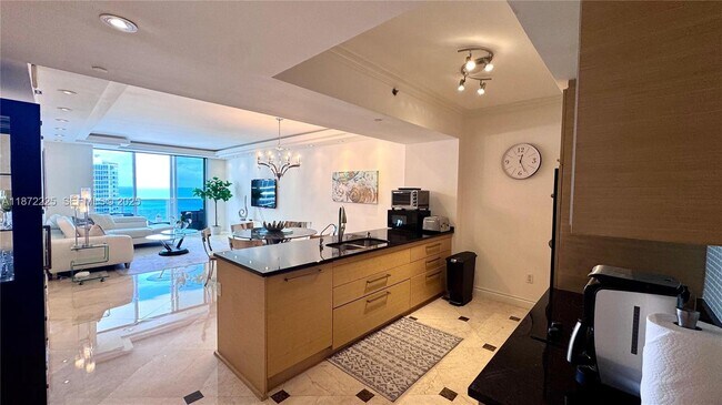 Building Photo - 1830 S Ocean Dr