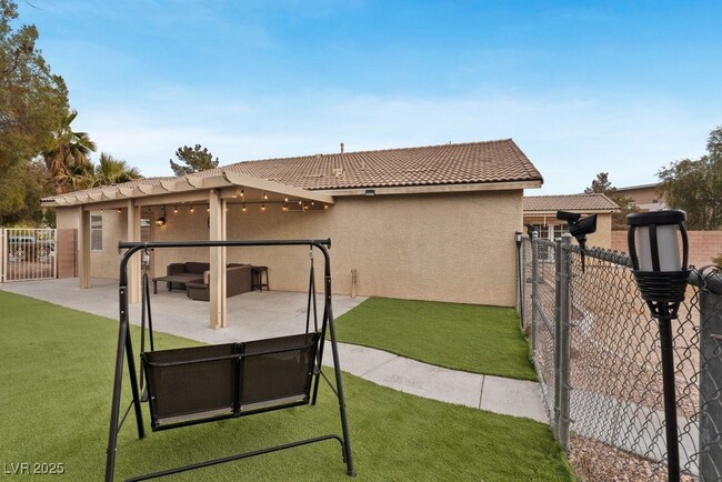 Building Photo - 5339 Estornino Ave