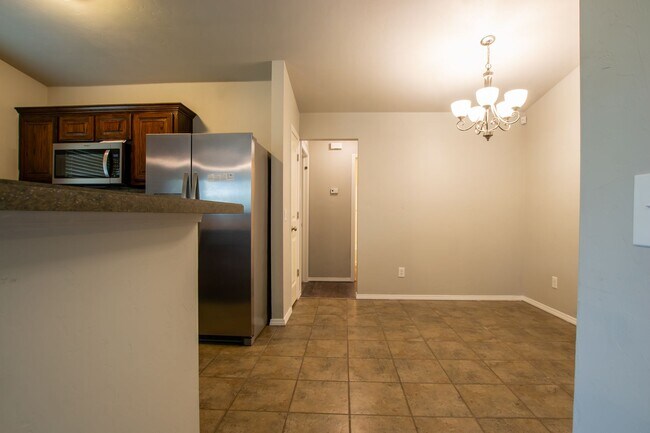 Building Photo - Beautiful 3 Bed 2 Bath Home in Moore School District!