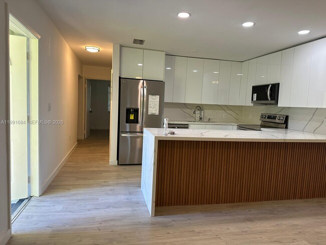 Building Photo - 3755 Oak Ave