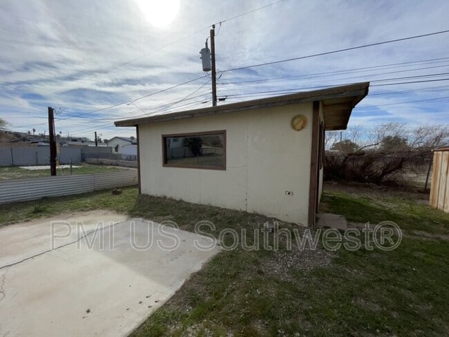 Building Photo - 1054 Riverview Dr