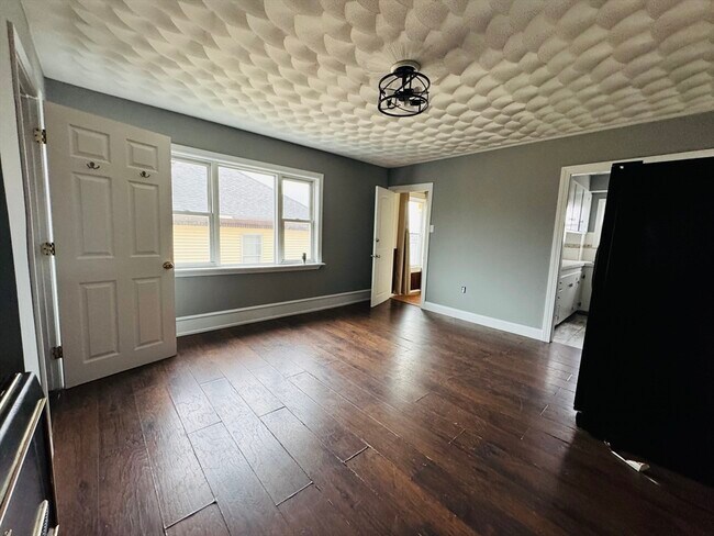 Building Photo - 166 Bradford Ave