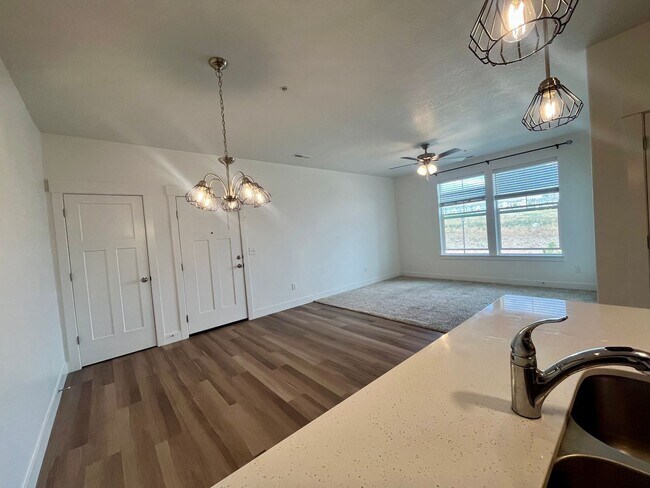 Building Photo - Lovely Condo Located In Saratoga Springs, UT