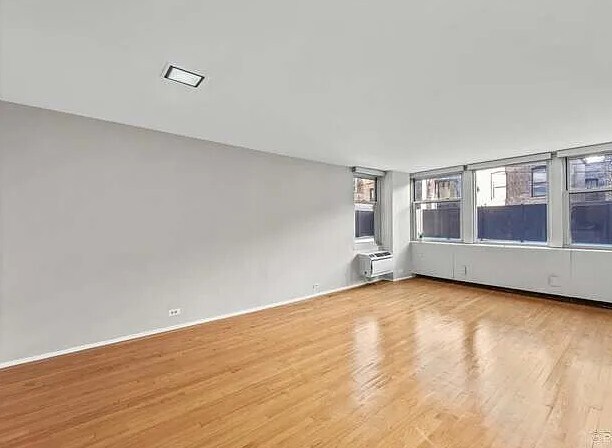 Building Photo - 30 E Elm St