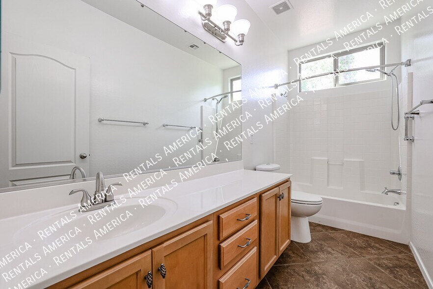 Building Photo - 5907 S 56th Dr