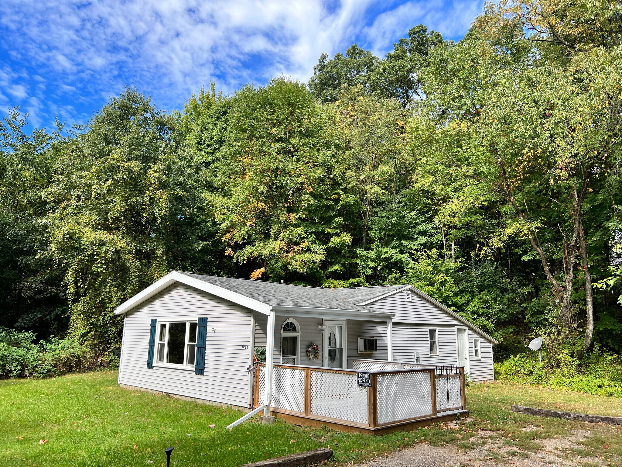 Cozy Country Setting - 1845 E Hickory Rd