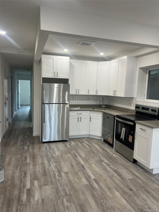 Building Photo - 518 Thatford Ave