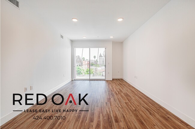 Building Photo - 453 S Kenmore Ave