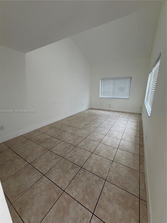 Building Photo - 857 W 41st St
