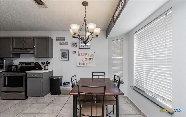 Building Photo - 1410 Windsor Cir