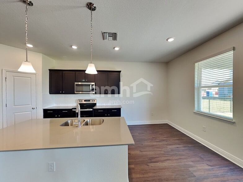 Building Photo - 14609 Cedar Ml Dr