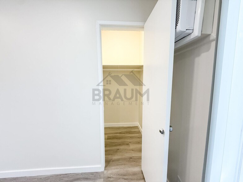 Building Photo - 5433 Sepulveda Blvd