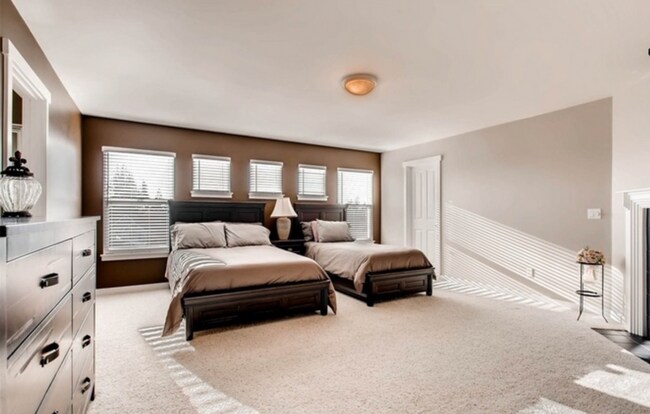 Building Photo - Beautiful 5 Bed 2.5 Bath Renton Home!
