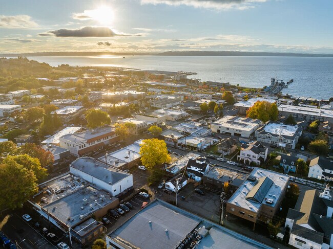 Building Photo - 116 4th Ave N