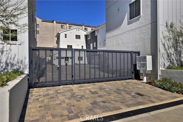 Building Photo - 4641 Cahuenga Blvd