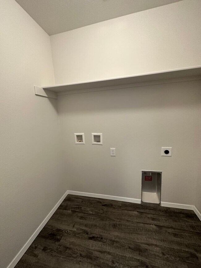 Building Photo - *Pre-leasing* Four Bedroom | Two Bath Home...