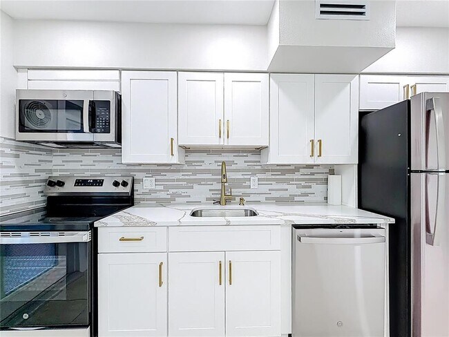 Building Photo - 1840 Shore Dr S