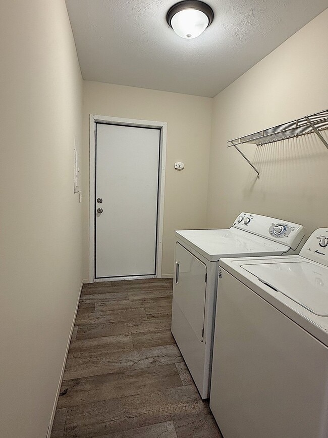 Building Photo - 186 Carriage Ln