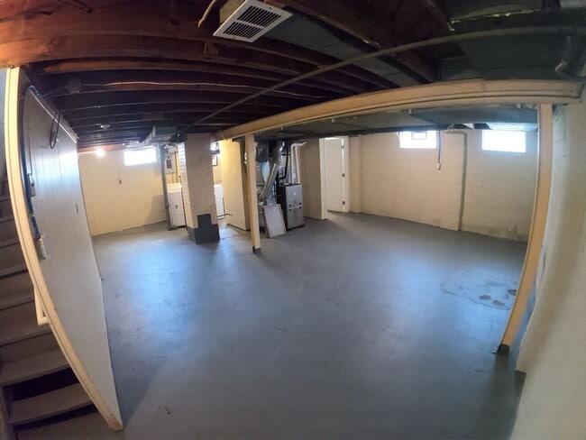 Building Photo - 3 bed 2 bath Berkley bungalow with garage ...