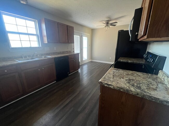 Building Photo - Four bedroom home in Plum Springs with fully finished basement