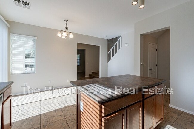 Building Photo - 2189 S Sanders Dr